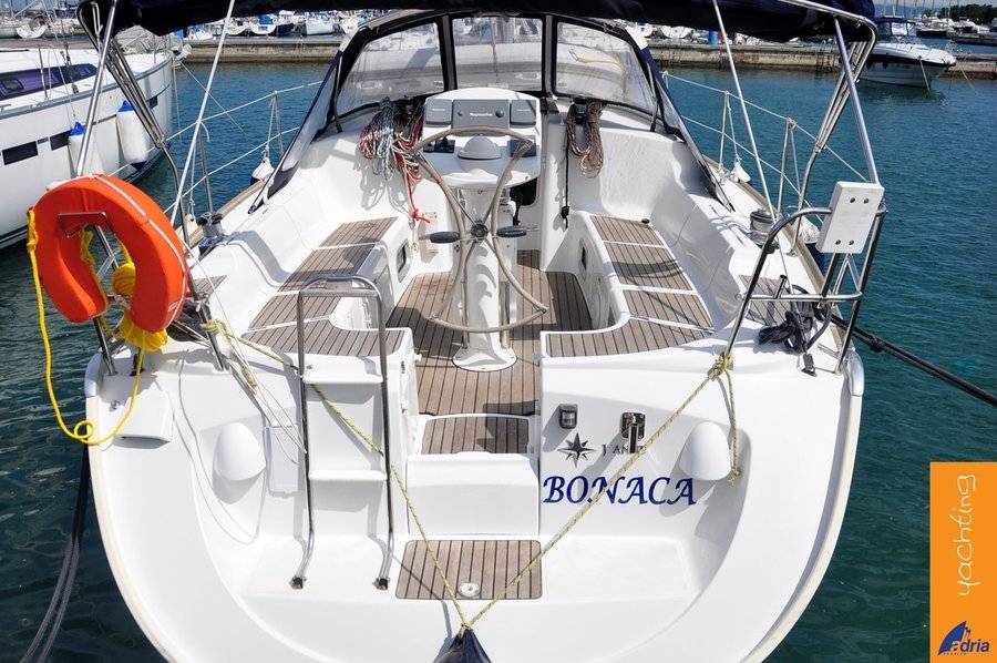 Sun Odyssey 37