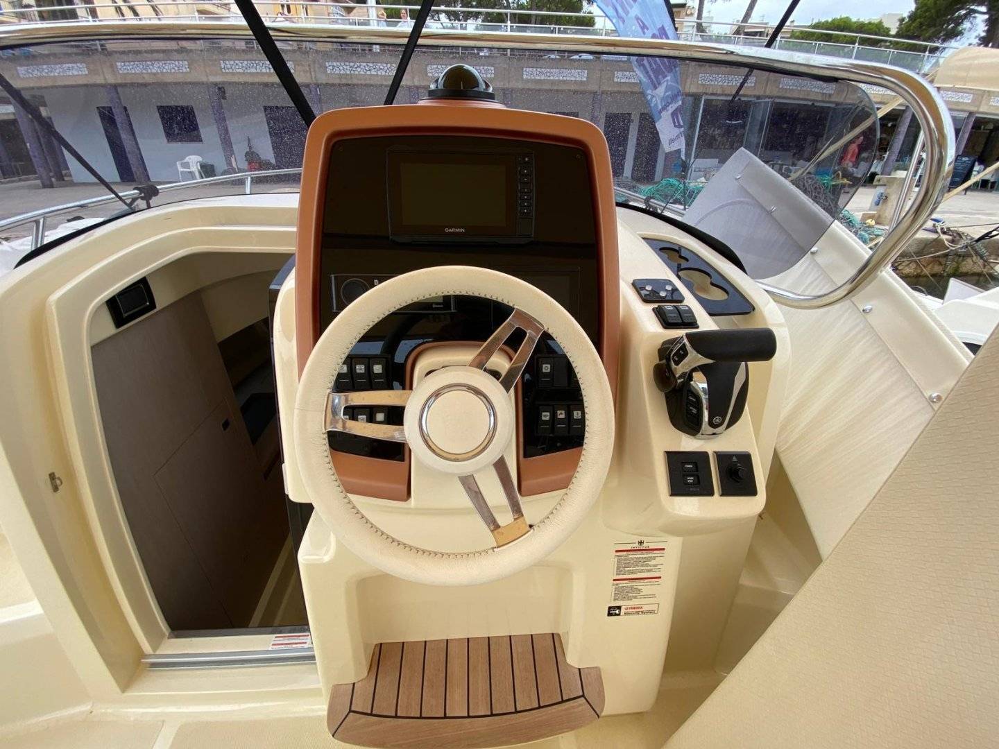 Invictus 270FX - 3