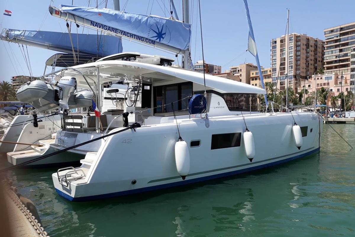 Lagoon 42