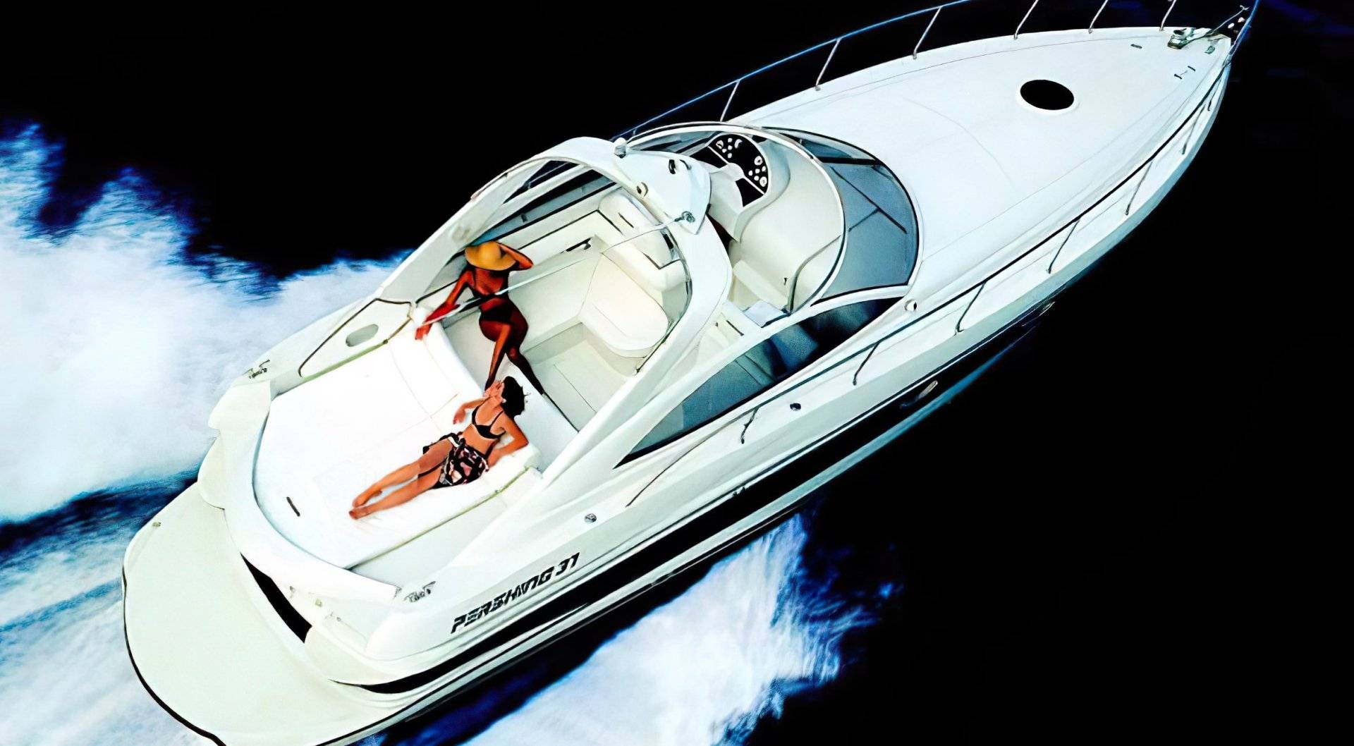 Pershing 37