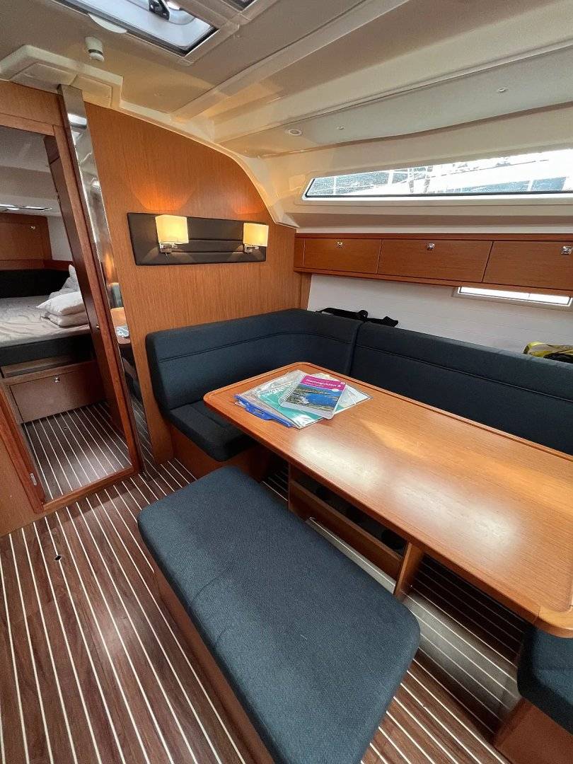 Bavaria C38 - 2