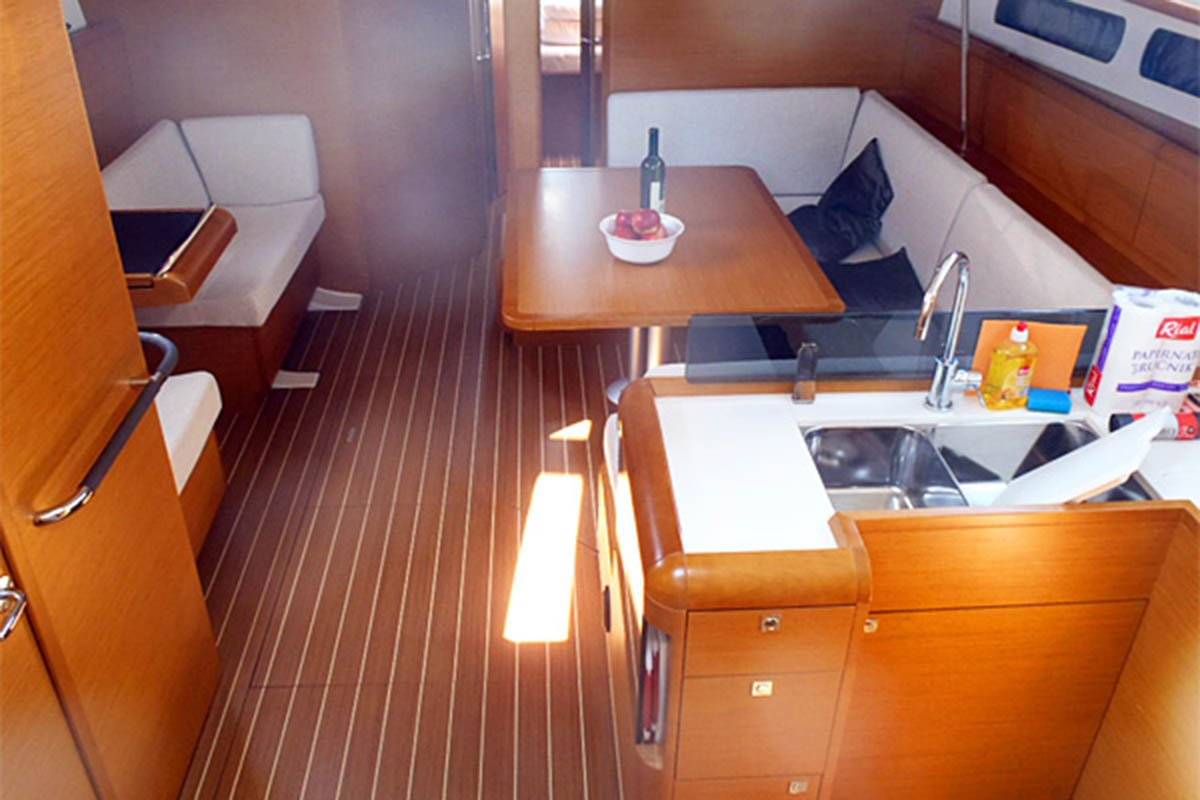 Sun Odyssey 439 - 3