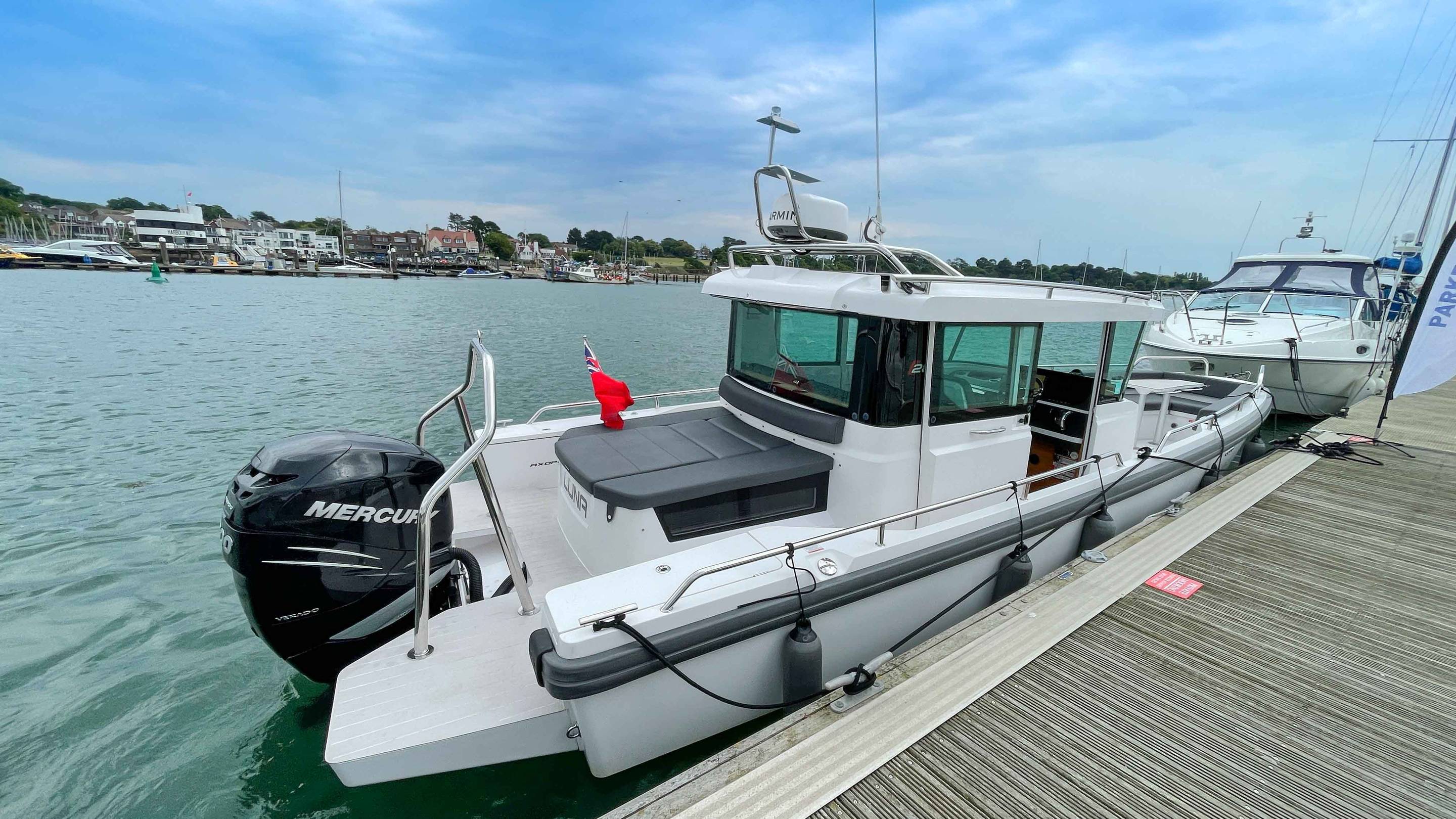 Axopar 28 Cabin - 2